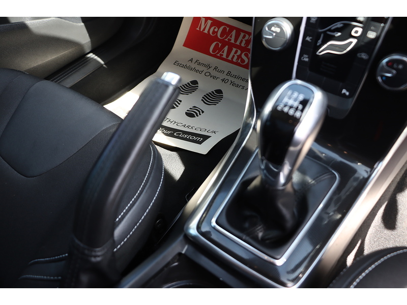 Volvo 2.0 T3 MOMENTUM NAV PLUS HATCHBACK 5DR PETROL MANUAL SATNAV BLUETOOTH DAB RADIO PARKING AIDS JUST 2 OWNERS SAME OWNER FOR 3 YEARS ONLY 71000 MILES FSH 92-96 Mitcham Road