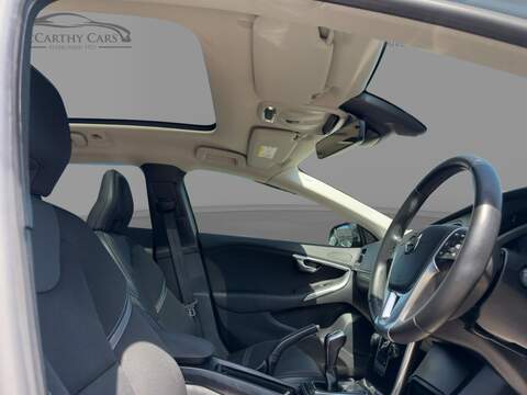 Volvo 2.0 T3 MOMENTUM NAV PLUS HATCHBACK 5DR PETROL MANUAL SATNAV BLUETOOTH DAB RADIO PARKING AIDS JUST 2 OWNERS SAME OWNER FOR 3 YEARS ONLY 71000 MILES FSH
