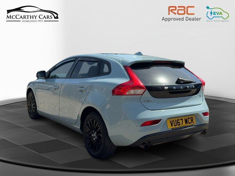 Volvo 2.0 T3 MOMENTUM NAV PLUS HATCHBACK 5DR PETROL MANUAL SATNAV BLUETOOTH DAB RADIO PARKING AIDS JUST 2 OWNERS SAME OWNER FOR 3 YEARS ONLY 71000 MILES FSH 92-96 Mitcham Road