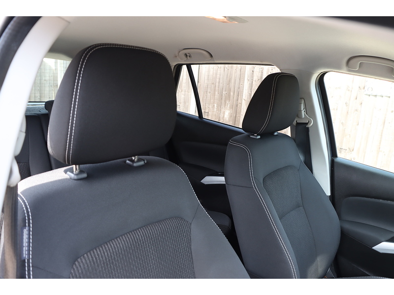 Suzuki 1.0 BOOSTERJET SZ-T SUV 5DR PETROL ALLGRIP MANUAL SAT NAV BLUETOOTH DAB STEREO REAR CAMERA PARKING AIDS 2 OWNERS 76000 MILES FSH 9 SERVICES £35 TO TAX 72-74 Mitcham Road