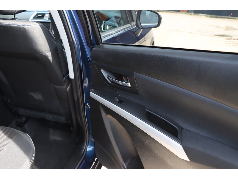 Suzuki 1.0 BOOSTERJET SZ-T SUV 5DR PETROL ALLGRIP MANUAL SAT NAV BLUETOOTH DAB STEREO REAR CAMERA PARKING AIDS 2 OWNERS 76000 MILES FSH 9 SERVICES £35 TO TAX 72-74 Mitcham Road