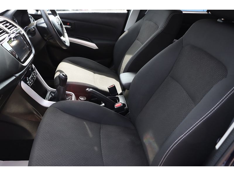 Suzuki 1.0 BOOSTERJET SZ-T SUV 5DR PETROL ALLGRIP MANUAL SAT NAV BLUETOOTH DAB STEREO REAR CAMERA PARKING AIDS 2 OWNERS 76000 MILES FSH 9 SERVICES £35 TO TAX 72-74 Mitcham Road