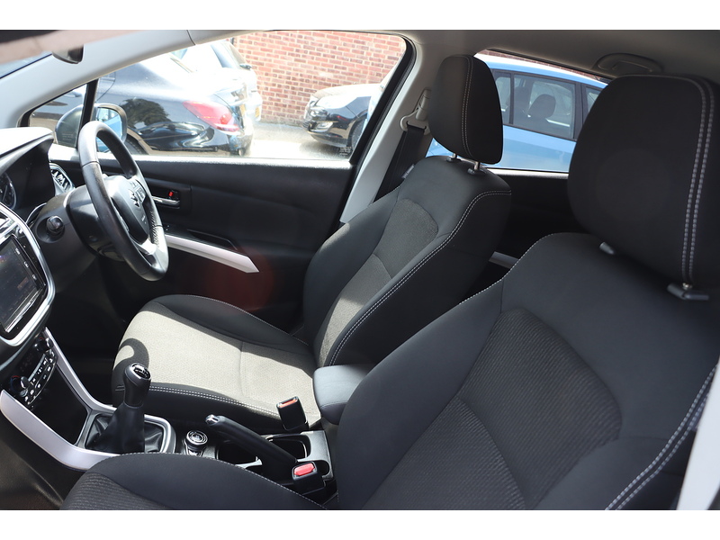 Suzuki 1.0 BOOSTERJET SZ-T SUV 5DR PETROL ALLGRIP MANUAL SAT NAV BLUETOOTH DAB STEREO REAR CAMERA PARKING AIDS 2 OWNERS 76000 MILES FSH 9 SERVICES £35 TO TAX 72-74 Mitcham Road