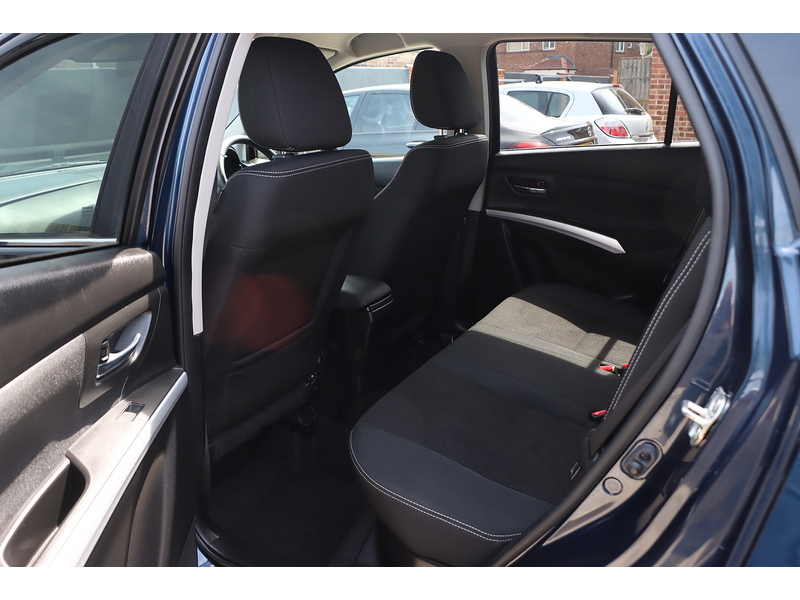 Suzuki 1.0 BOOSTERJET SZ-T SUV 5DR PETROL ALLGRIP MANUAL SAT NAV BLUETOOTH DAB STEREO REAR CAMERA PARKING AIDS 2 OWNERS 76000 MILES FSH 9 SERVICES £35 TO TAX 72-74 Mitcham Road