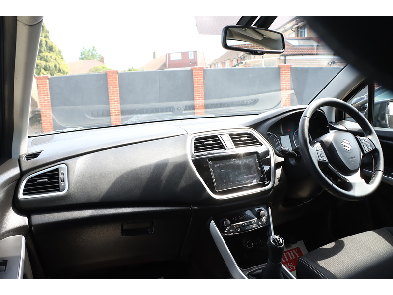 Suzuki 1.0 BOOSTERJET SZ-T SUV 5DR PETROL ALLGRIP MANUAL SAT NAV BLUETOOTH DAB STEREO REAR CAMERA PARKING AIDS 2 OWNERS 76000 MILES FSH 9 SERVICES £35 TO TAX 72-74 Mitcham Road