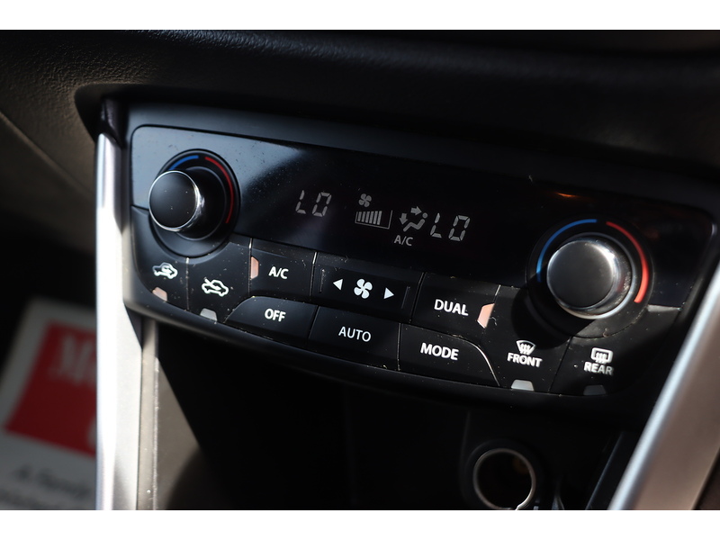 Suzuki 1.0 BOOSTERJET SZ-T SUV 5DR PETROL ALLGRIP MANUAL SAT NAV BLUETOOTH DAB STEREO REAR CAMERA PARKING AIDS 2 OWNERS 76000 MILES FSH 9 SERVICES £35 TO TAX 72-74 Mitcham Road
