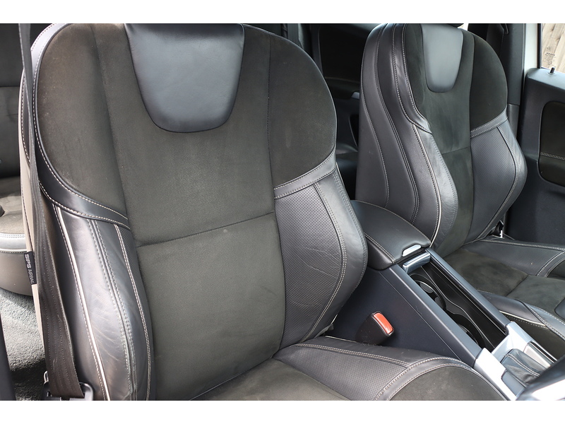 Volvo 2.4 D5 R-Design Nav SUV 5dr Diesel Geartronic AWD Euro 5 (215 ps) 72-74 Mitcham Road