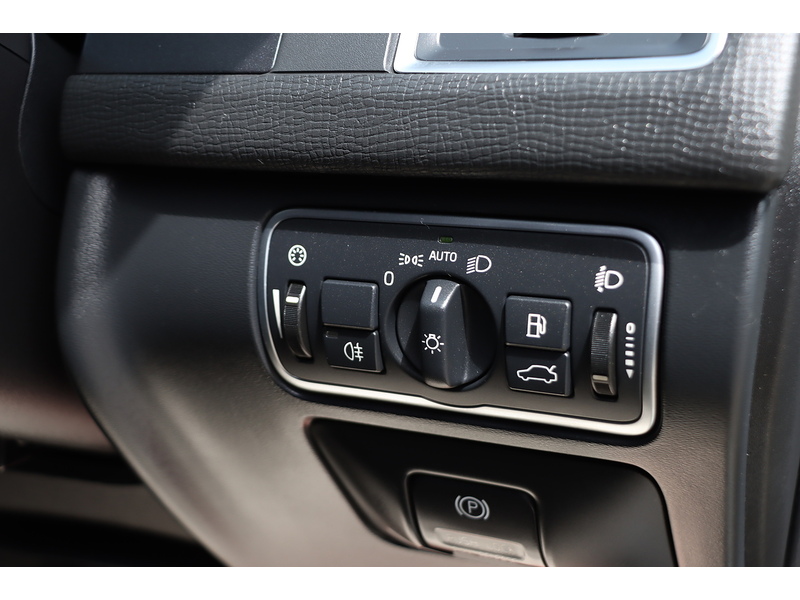 Volvo 2.4 D5 R-Design Nav SUV 5dr Diesel Geartronic AWD Euro 5 (215 ps) 72-74 Mitcham Road
