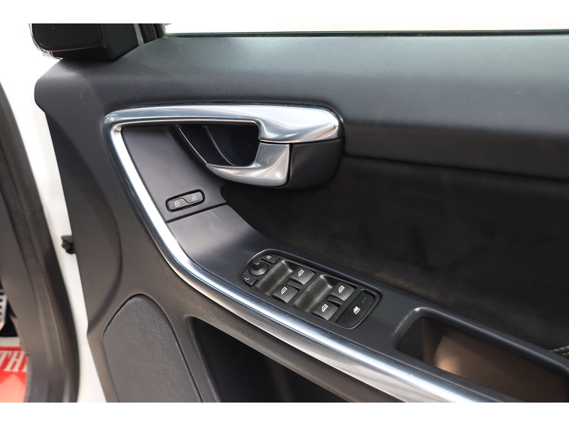 Volvo 2.4 D5 R-Design Nav SUV 5dr Diesel Geartronic AWD Euro 5 (215 ps) 72-74 Mitcham Road