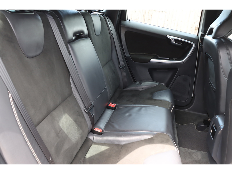 Volvo 2.4 D5 R-Design Nav SUV 5dr Diesel Geartronic AWD Euro 5 (215 ps) 72-74 Mitcham Road