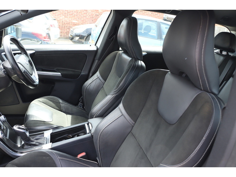 Volvo 2.4 D5 R-Design Nav SUV 5dr Diesel Geartronic AWD Euro 5 (215 ps) 72-74 Mitcham Road