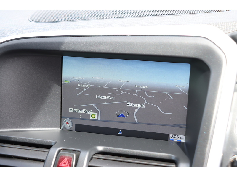 Volvo 2.4 D5 R-Design Nav SUV 5dr Diesel Geartronic AWD Euro 5 (215 ps) 72-74 Mitcham Road