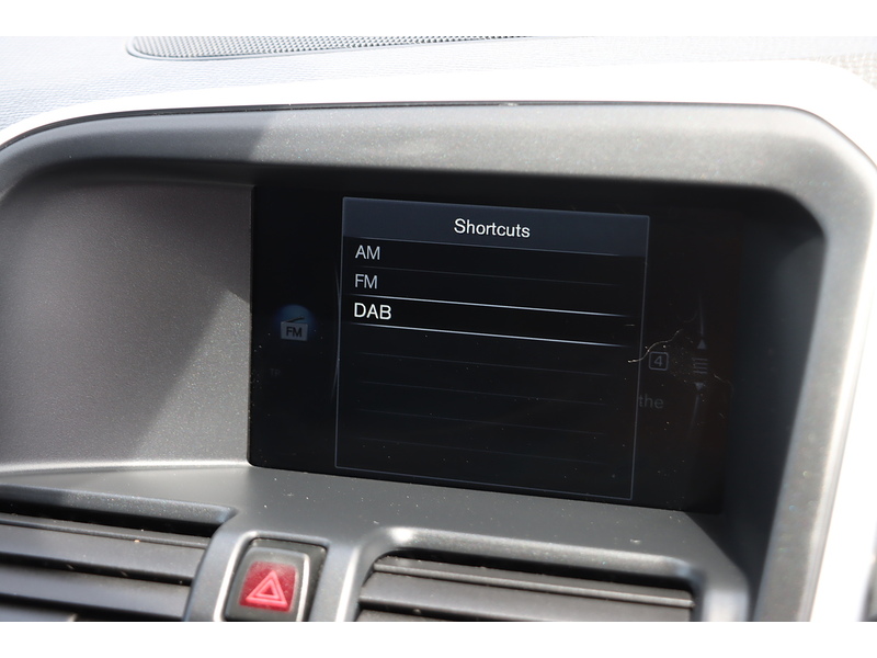 Volvo 2.4 D5 R-Design Nav SUV 5dr Diesel Geartronic AWD Euro 5 (215 ps) 72-74 Mitcham Road
