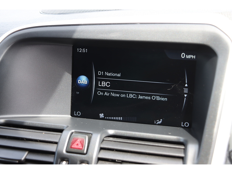 Volvo 2.4 D5 R-Design Nav SUV 5dr Diesel Geartronic AWD Euro 5 (215 ps) 72-74 Mitcham Road