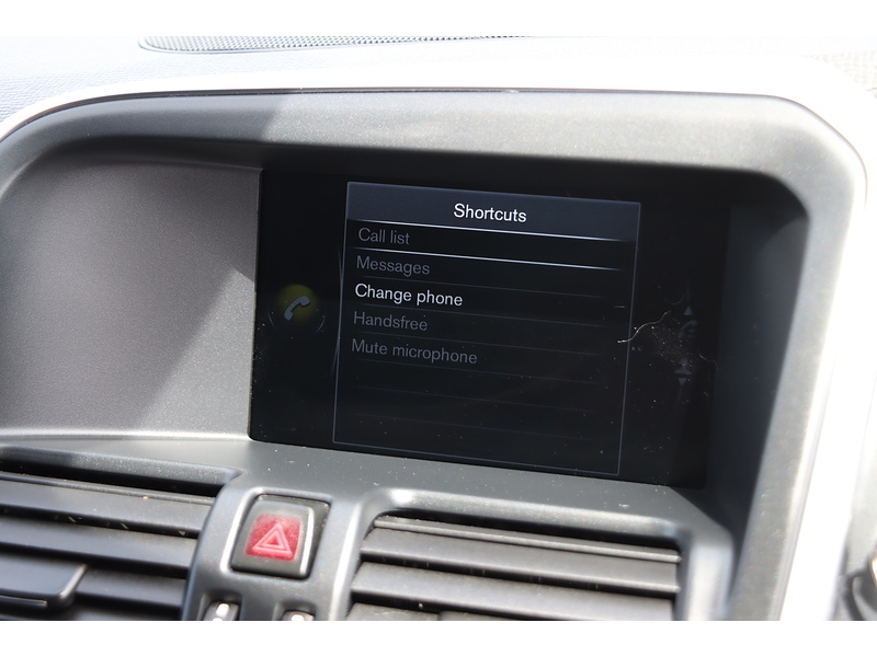 Volvo 2.4 D5 R-Design Nav SUV 5dr Diesel Geartronic AWD Euro 5 (215 ps) 72-74 Mitcham Road