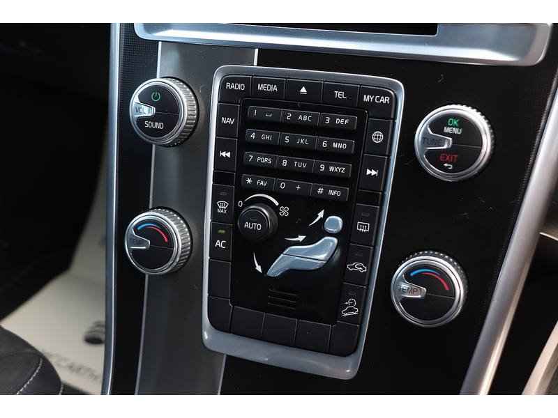 Volvo 2.4 D5 R-Design Nav SUV 5dr Diesel Geartronic AWD Euro 5 (215 ps) 72-74 Mitcham Road