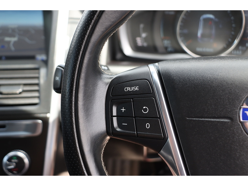Volvo 2.4 D5 R-Design Nav SUV 5dr Diesel Geartronic AWD Euro 5 (215 ps) 72-74 Mitcham Road