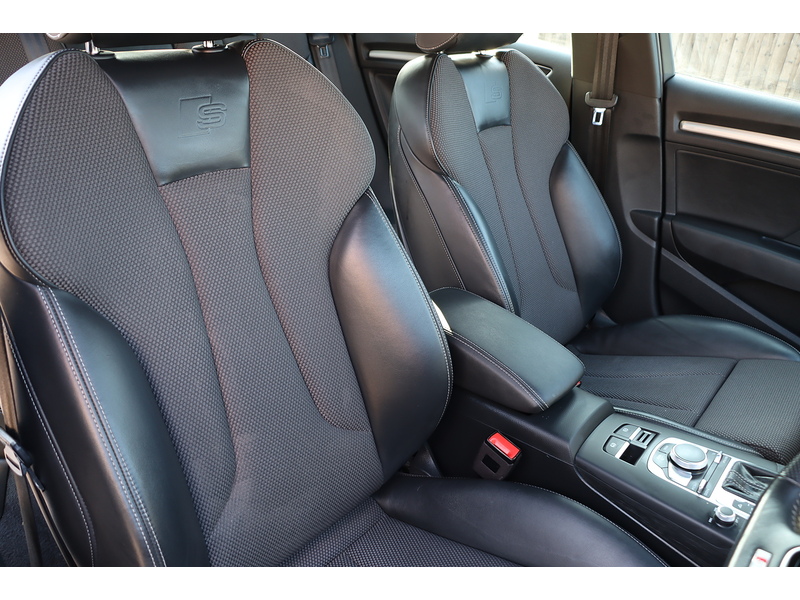 Audi 1.5 TFSI CoD 35 S line Sportback 5dr Petrol S Tronic Euro 6 (s/s) (150 ps) 72-74 Mitcham Road