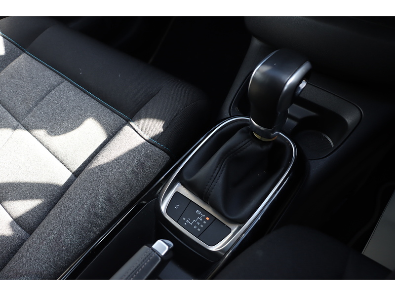 Citroen 1.2 PURETECH GPF FLAIR HATCHBACK 5DR PETROL EAT6 AUTO PAN ROOF SATNAV BLUETOOTH DAB STEREO APPLE CARPLAY REAR CAM PARKING AIDS 2 OWNERS 40000 MILES SH 72-74 Mitcham Road