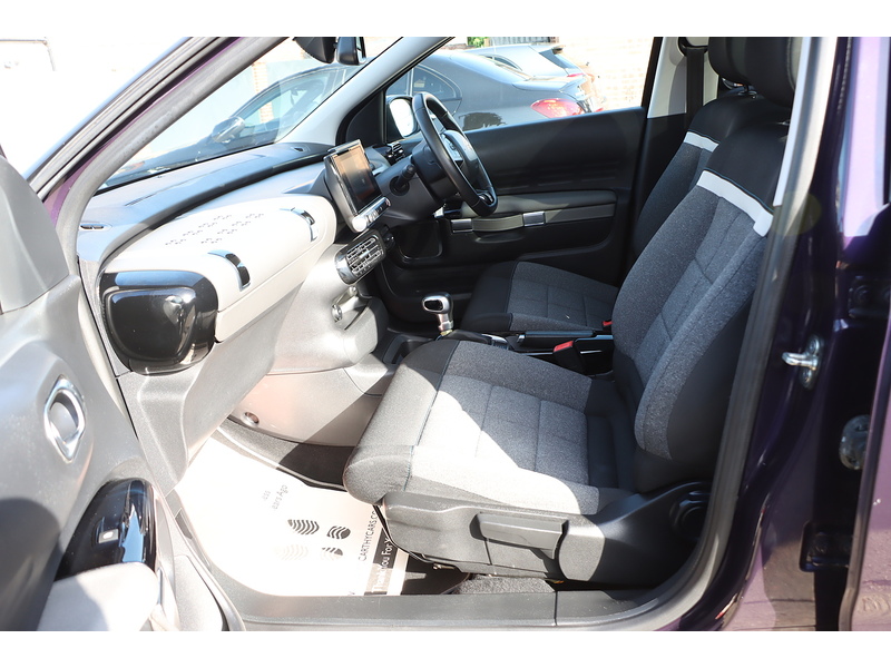 Citroen 1.2 PURETECH GPF FLAIR HATCHBACK 5DR PETROL EAT6 AUTO PAN ROOF SATNAV BLUETOOTH DAB STEREO APPLE CARPLAY REAR CAM PARKING AIDS 2 OWNERS 40000 MILES SH 72-74 Mitcham Road