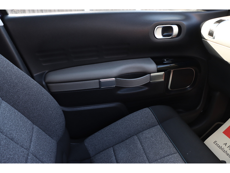 Citroen 1.2 PURETECH GPF FLAIR HATCHBACK 5DR PETROL EAT6 AUTO PAN ROOF SATNAV BLUETOOTH DAB STEREO APPLE CARPLAY REAR CAM PARKING AIDS 2 OWNERS 40000 MILES SH 72-74 Mitcham Road