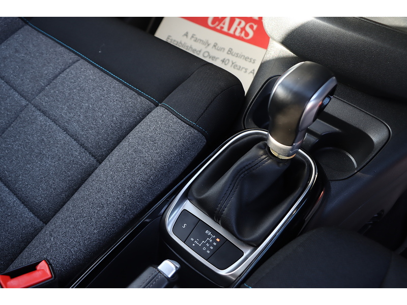 Citroen 1.2 PURETECH GPF FLAIR HATCHBACK 5DR PETROL EAT6 AUTO PAN ROOF SATNAV BLUETOOTH DAB STEREO APPLE CARPLAY REAR CAM PARKING AIDS 2 OWNERS 40000 MILES SH 72-74 Mitcham Road