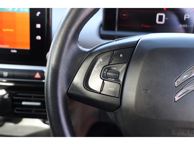 Citroen 1.2 PURETECH GPF FLAIR HATCHBACK 5DR PETROL EAT6 AUTO PAN ROOF SATNAV BLUETOOTH DAB STEREO APPLE CARPLAY REAR CAM PARKING AIDS 2 OWNERS 40000 MILES SH 72-74 Mitcham Road