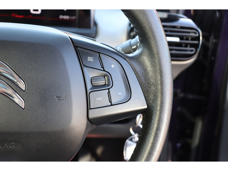Citroen 1.2 PURETECH GPF FLAIR HATCHBACK 5DR PETROL EAT6 AUTO PAN ROOF SATNAV BLUETOOTH DAB STEREO APPLE CARPLAY REAR CAM PARKING AIDS 2 OWNERS 40000 MILES SH 72-74 Mitcham Road