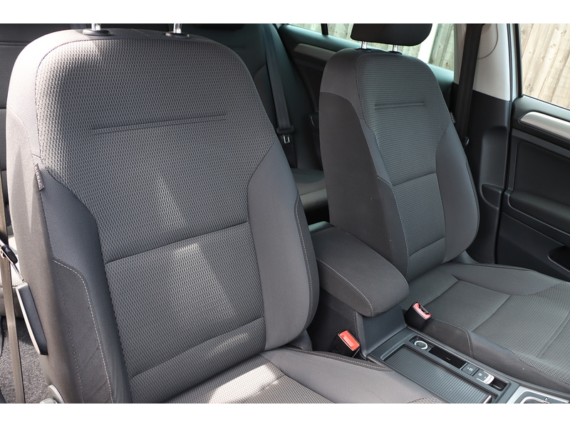 Volkswagen 1.4 TSI BLUEMOTION TECH MATCH HATCHBACK 5DR PETROL DSG AUTO HEATED SEATS BLUETOOTH DAB STEREO PARKING AIDS 2 OWNERS 56000 MILES FSH 8 SERVICES £35 TAX 72-74 Mitcham Road