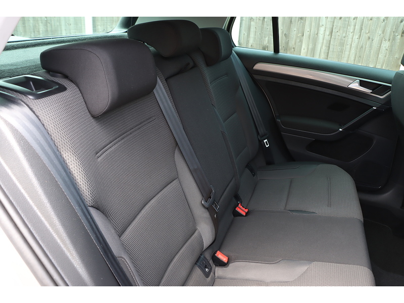 Volkswagen 1.4 TSI BLUEMOTION TECH MATCH HATCHBACK 5DR PETROL DSG AUTO HEATED SEATS BLUETOOTH DAB STEREO PARKING AIDS 2 OWNERS 56000 MILES FSH 8 SERVICES £35 TAX 72-74 Mitcham Road