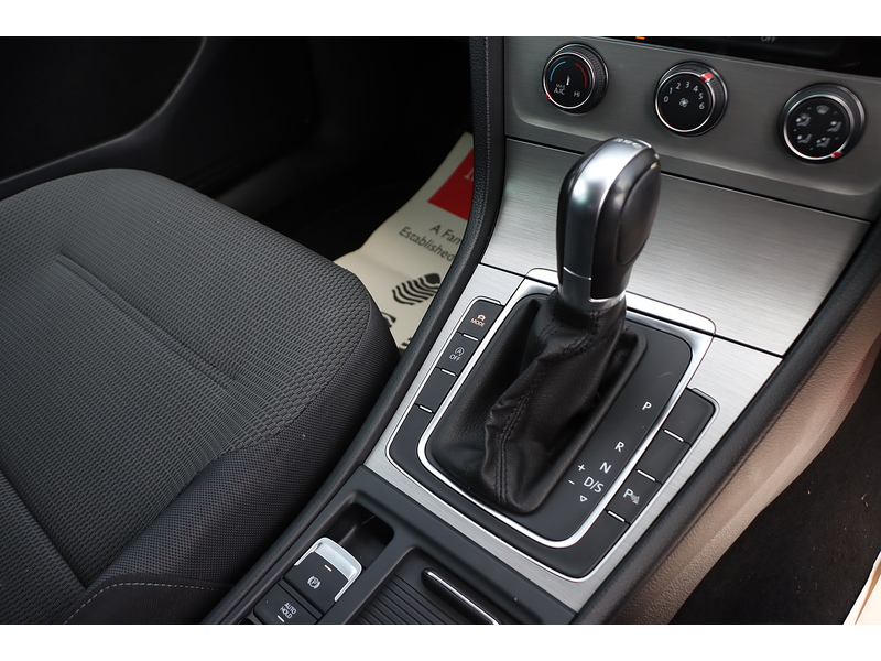 Volkswagen 1.4 TSI BLUEMOTION TECH MATCH HATCHBACK 5DR PETROL DSG AUTO HEATED SEATS BLUETOOTH DAB STEREO PARKING AIDS 2 OWNERS 56000 MILES FSH 8 SERVICES £35 TAX 72-74 Mitcham Road