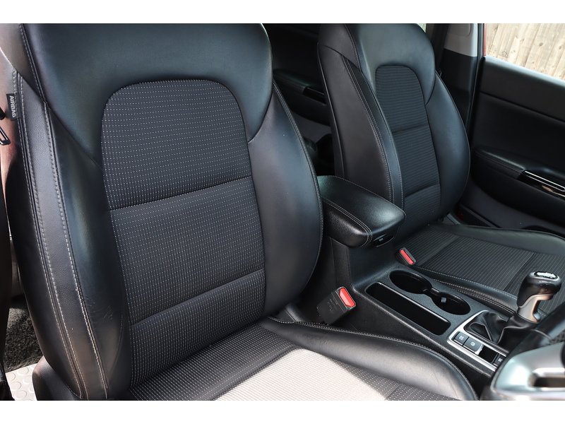 Kia 1.6 GDI EDITION 25 SUV 5DR PETROL MANUAL HEATED SEATS SAT NAV BLUETOOTH DAB STEREO APPLE CARPLAY REAR CAMERA PARKING AIDS JUST 2 OWNERS 71000 MILES SH 72-74 Mitcham Road