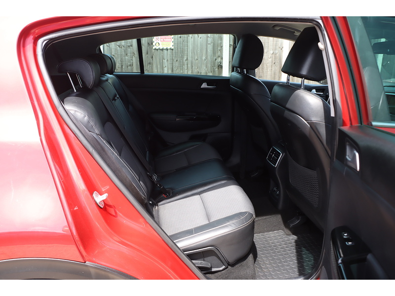 Kia 1.6 GDI EDITION 25 SUV 5DR PETROL MANUAL HEATED SEATS SAT NAV BLUETOOTH DAB STEREO APPLE CARPLAY REAR CAMERA PARKING AIDS JUST 2 OWNERS 71000 MILES SH 72-74 Mitcham Road