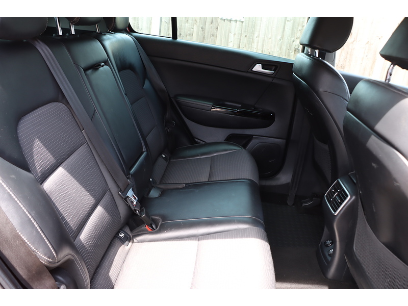 Kia 1.6 GDI EDITION 25 SUV 5DR PETROL MANUAL HEATED SEATS SAT NAV BLUETOOTH DAB STEREO APPLE CARPLAY REAR CAMERA PARKING AIDS JUST 2 OWNERS 71000 MILES SH 72-74 Mitcham Road