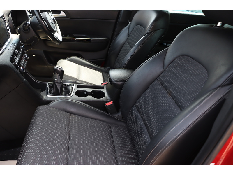 Kia 1.6 GDI EDITION 25 SUV 5DR PETROL MANUAL HEATED SEATS SAT NAV BLUETOOTH DAB STEREO APPLE CARPLAY REAR CAMERA PARKING AIDS JUST 2 OWNERS 71000 MILES SH 72-74 Mitcham Road