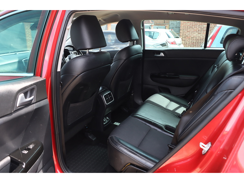 Kia 1.6 GDI EDITION 25 SUV 5DR PETROL MANUAL HEATED SEATS SAT NAV BLUETOOTH DAB STEREO APPLE CARPLAY REAR CAMERA PARKING AIDS JUST 2 OWNERS 71000 MILES SH 72-74 Mitcham Road