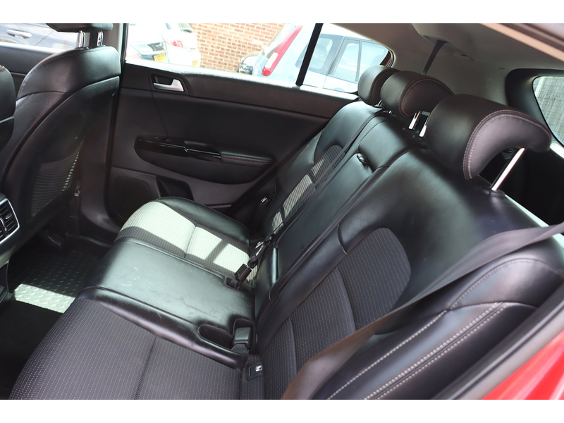 Kia 1.6 GDI EDITION 25 SUV 5DR PETROL MANUAL HEATED SEATS SAT NAV BLUETOOTH DAB STEREO APPLE CARPLAY REAR CAMERA PARKING AIDS JUST 2 OWNERS 71000 MILES SH 72-74 Mitcham Road