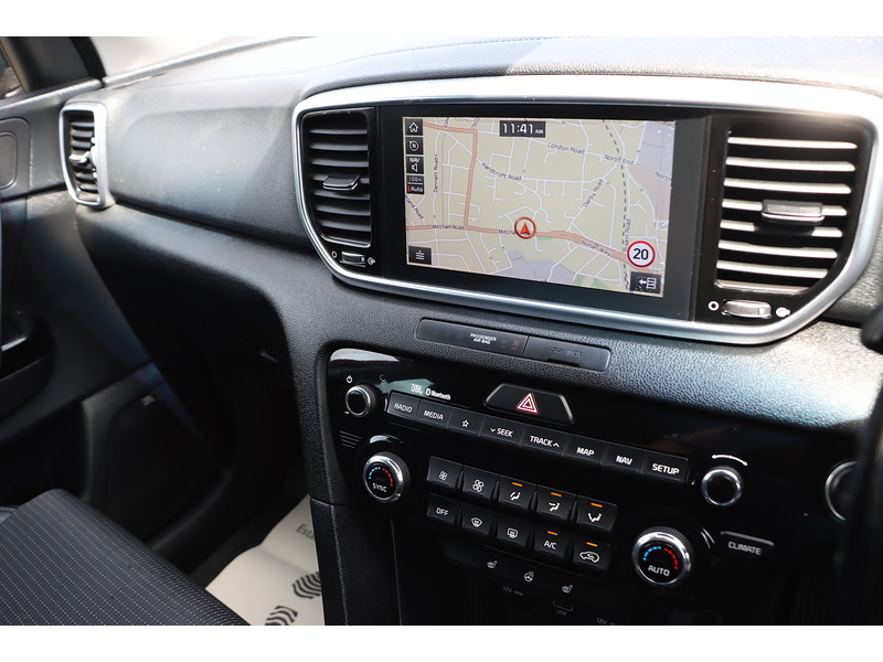 Kia 1.6 GDI EDITION 25 SUV 5DR PETROL MANUAL HEATED SEATS SAT NAV BLUETOOTH DAB STEREO APPLE CARPLAY REAR CAMERA PARKING AIDS JUST 2 OWNERS 71000 MILES SH 72-74 Mitcham Road