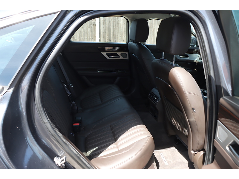 Jaguar 2.0I PORTFOLIO GPF SALOON 4DR PETROL AUTO HEATED SEATS SAT NAV BLUETOOTH DAB STEREO APPLE CARPLAY REAR CAMERA PARKING AIDS JUST 1 OWNER FSH 6 SERVICES 72-74 Mitcham Road