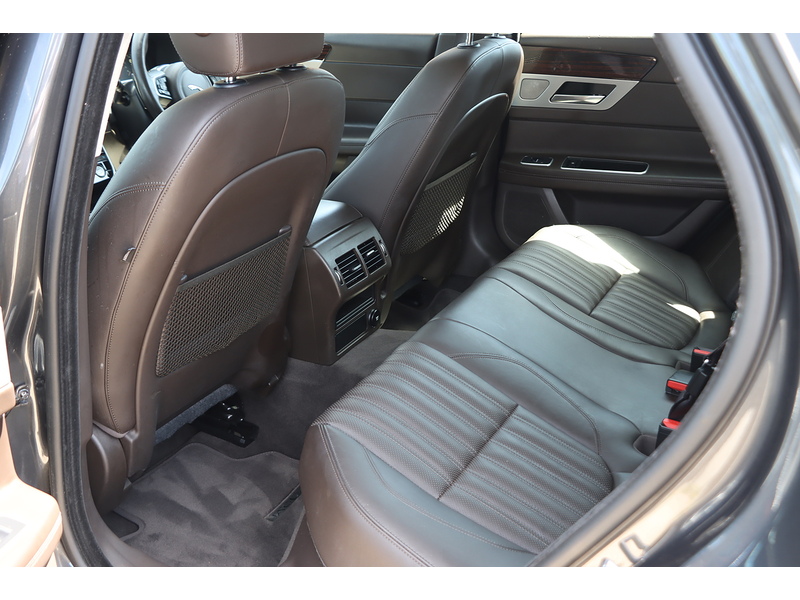 Jaguar 2.0I PORTFOLIO GPF SALOON 4DR PETROL AUTO HEATED SEATS SAT NAV BLUETOOTH DAB STEREO APPLE CARPLAY REAR CAMERA PARKING AIDS JUST 1 OWNER FSH 6 SERVICES 72-74 Mitcham Road