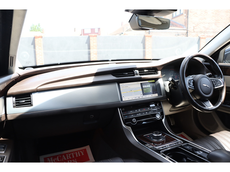 Jaguar 2.0I PORTFOLIO GPF SALOON 4DR PETROL AUTO HEATED SEATS SAT NAV BLUETOOTH DAB STEREO APPLE CARPLAY REAR CAMERA PARKING AIDS JUST 1 OWNER FSH 6 SERVICES 72-74 Mitcham Road