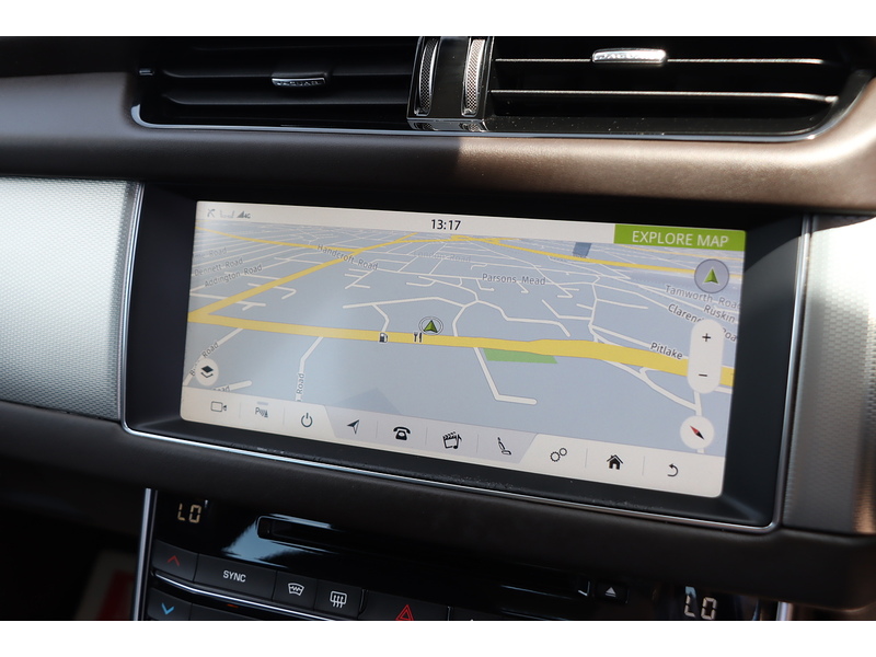 Jaguar 2.0I PORTFOLIO GPF SALOON 4DR PETROL AUTO HEATED SEATS SAT NAV BLUETOOTH DAB STEREO APPLE CARPLAY REAR CAMERA PARKING AIDS JUST 1 OWNER FSH 6 SERVICES 72-74 Mitcham Road