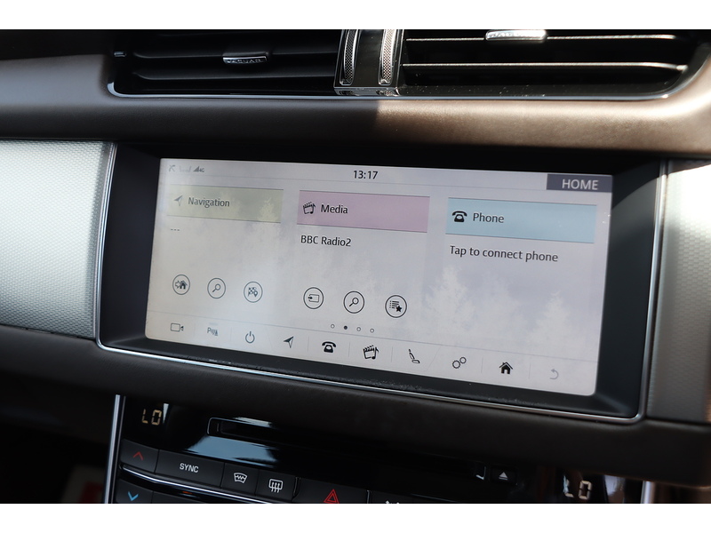 Jaguar 2.0I PORTFOLIO GPF SALOON 4DR PETROL AUTO HEATED SEATS SAT NAV BLUETOOTH DAB STEREO APPLE CARPLAY REAR CAMERA PARKING AIDS JUST 1 OWNER FSH 6 SERVICES 72-74 Mitcham Road