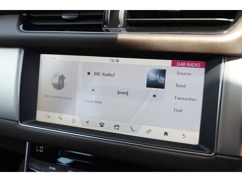 Jaguar 2.0I PORTFOLIO GPF SALOON 4DR PETROL AUTO HEATED SEATS SAT NAV BLUETOOTH DAB STEREO APPLE CARPLAY REAR CAMERA PARKING AIDS JUST 1 OWNER FSH 6 SERVICES 72-74 Mitcham Road
