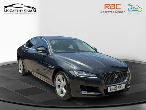 Jaguar 2.0I PORTFOLIO GPF SALOON 4DR PETROL AUTO HEATED SEATS SAT NAV BLUETOOTH DAB STEREO APPLE CARPLAY REAR CAMERA PARKING AIDS JUST 1 OWNER FSH 6 SERVICES