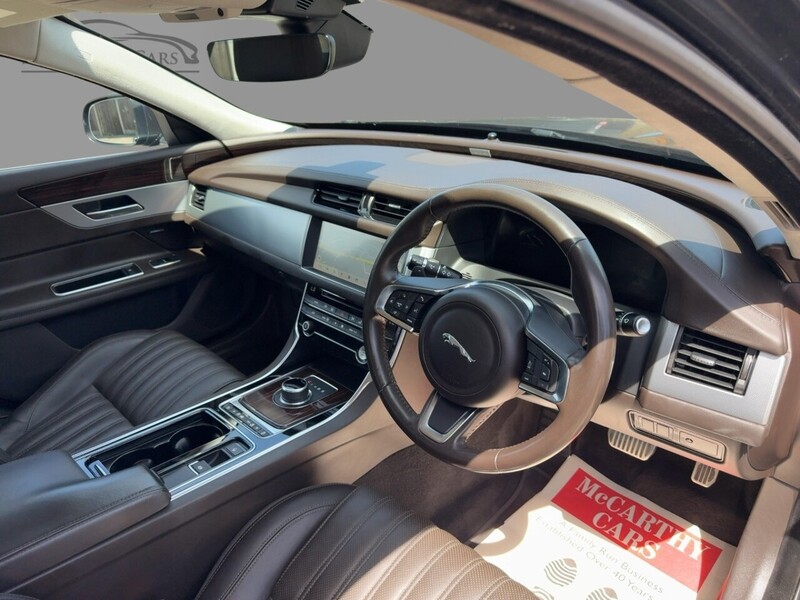 Jaguar 2.0I PORTFOLIO GPF SALOON 4DR PETROL AUTO HEATED SEATS SAT NAV BLUETOOTH DAB STEREO APPLE CARPLAY REAR CAMERA PARKING AIDS JUST 1 OWNER FSH 6 SERVICES 72-74 Mitcham Road