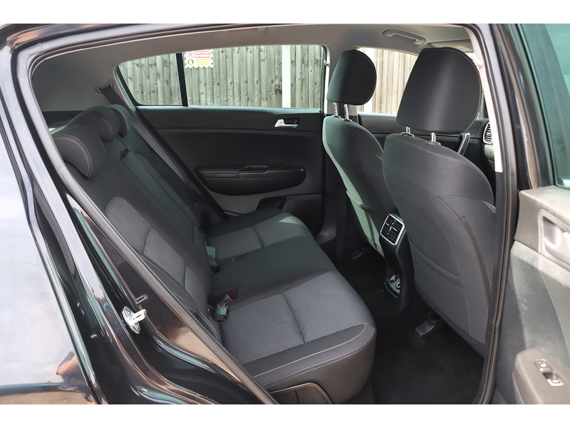 Kia 1.6 GDI 2 GPF SUV 5DR PETROL MANUAL HEATED SEATS SAT NAV BLUETOOTH DAB STEREO APPLE CARPLAY REAR CAMERA PARKING AIDS JUST 2 OWNERS ONLY 70000 MILES SH 72-74 Mitcham Road
