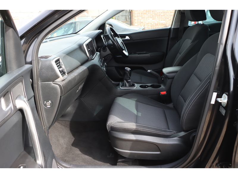 Kia 1.6 GDI 2 GPF SUV 5DR PETROL MANUAL HEATED SEATS SAT NAV BLUETOOTH DAB STEREO APPLE CARPLAY REAR CAMERA PARKING AIDS JUST 2 OWNERS ONLY 70000 MILES SH 72-74 Mitcham Road