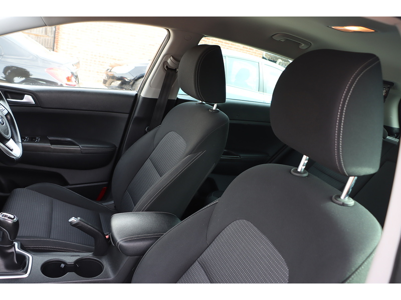Kia 1.6 GDI 2 GPF SUV 5DR PETROL MANUAL HEATED SEATS SAT NAV BLUETOOTH DAB STEREO APPLE CARPLAY REAR CAMERA PARKING AIDS JUST 2 OWNERS ONLY 70000 MILES SH 72-74 Mitcham Road