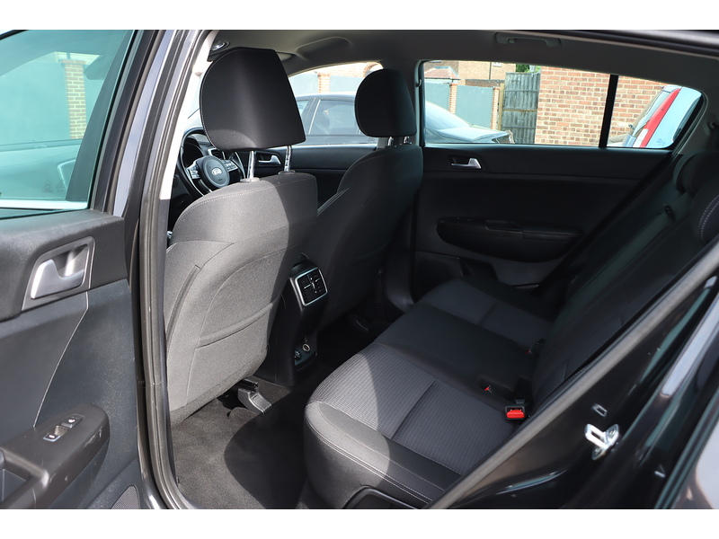 Kia 1.6 GDI 2 GPF SUV 5DR PETROL MANUAL HEATED SEATS SAT NAV BLUETOOTH DAB STEREO APPLE CARPLAY REAR CAMERA PARKING AIDS JUST 2 OWNERS ONLY 70000 MILES SH 72-74 Mitcham Road